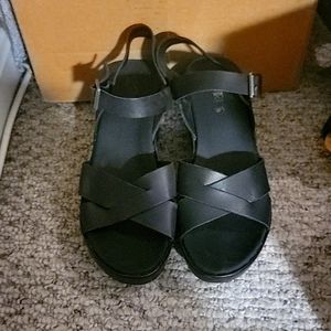 Black wedege/platform sandal